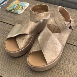 Like new, Matisse shoes size 7, worn once.